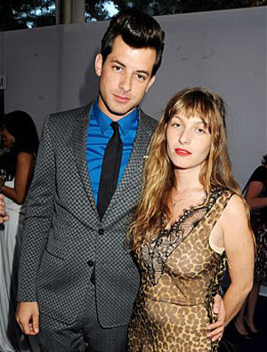 Mark Ronson与Gucci合作四款奢华潮鞋发售