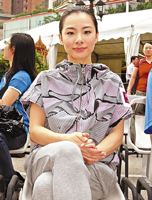 刘璇穿高跟鞋打高尔夫球 盼与刘德华演情侣