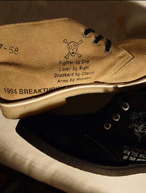 Neighborhood联名英国Clarks推出W.D.W.Y.F.W.鞋款