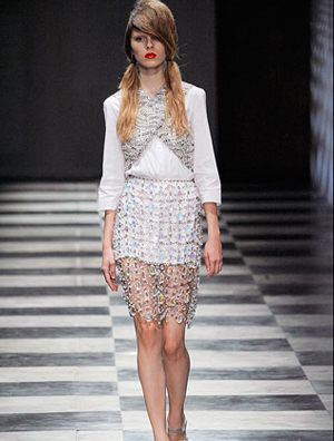 2010年火爆流行的Prada塑料高跟鞋