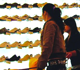 鞋服实体店成网购高手试衣间