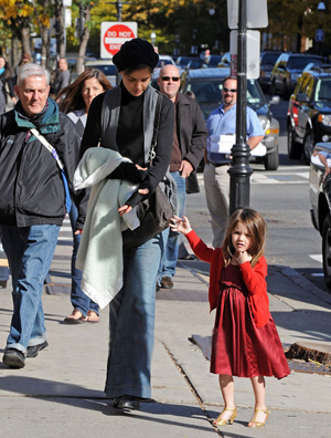 苏瑞穿儿童高跟鞋潮爆街头 与老妈疯狂扫货上演变装秀