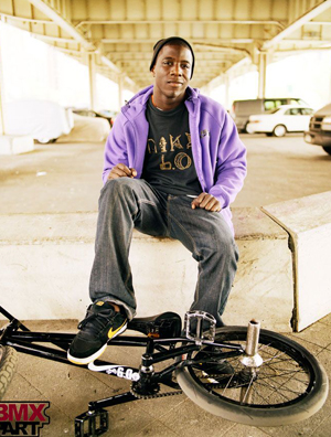 自行车极限运动巨星Nigel Sylvester推出签名版Nike 6.0 Mavrk鞋款