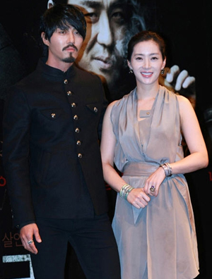 ËÎÔʶù»éºóÖØ·µÒøÄ» ¸ß¸úÂÞÂíЬ׷ʱÉÐ΢ЦÏÖÓãÎ²ÎÆ