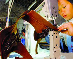 俄罗斯打击灰色清关 成都逾百家鞋企损失过亿