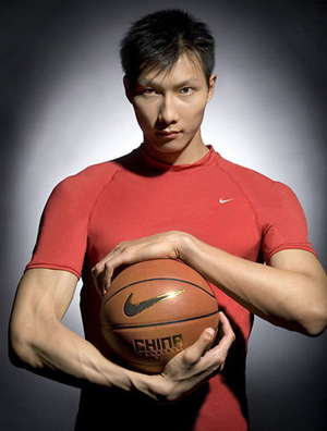 易建联耐克专属战靴曝光