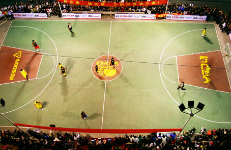 国辉鞋服鏖战企业杯联赛 关注篮球事业发展