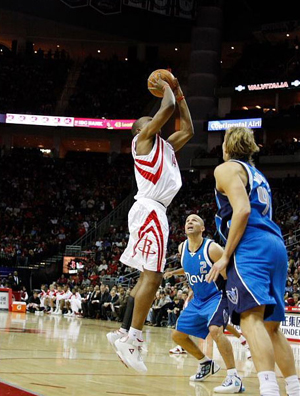 兰德里闪亮新鞋首场秀 难挽火箭惨败于小牛