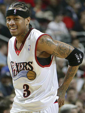 感恩节艾弗森退役 最后的签名鞋成追忆