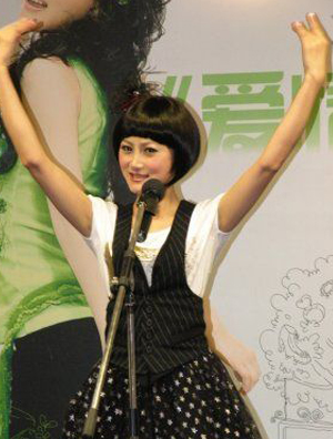 李嘉一进军歌坛获水晶鞋 专辑翻唱小野丽莎名曲