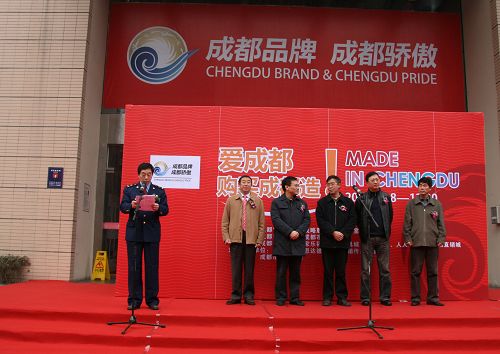 �ɶ�Ʒ������չ���ŮЬ֮������