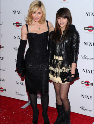 ���š�ŦԼ��ӳ ����ĸŮ��ѥ�����ƽ���