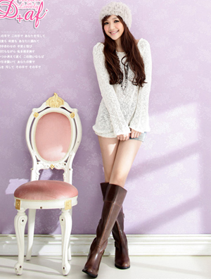 小妖女穿美靴 秀另类美丽