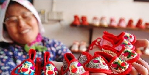 元旦佳节“迷你”虎鞋俏销