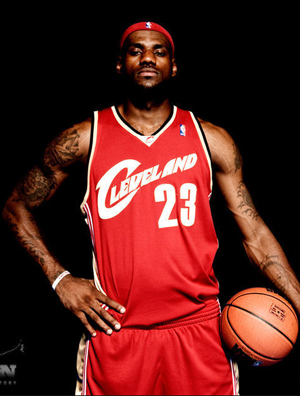 新球鞋曝光勒布朗或签约尼克斯