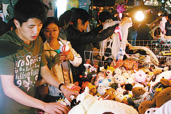 夜市摆地摊摆出的亿万富翁