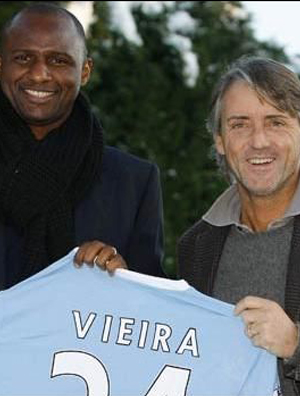 维埃拉亮相抢时尚风头 雅装配帆布鞋颠覆传统