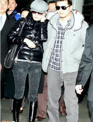 王菲鸳鸯鞋踩入上海 刘嘉玲豪宅设宴款待夫妇