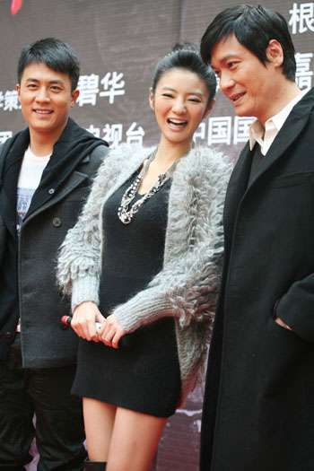 安以轩空运一大箱鞋为《秦俑》做足功课