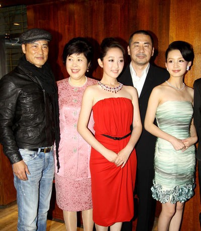 Èδﻪ¡¢³Â½¨±ó¡¢½¯ÃÎæ¼µÈ³öÏ¯Ä³Æ·ÅÆÐ¬µê¿ªÄ»ÒÇʽ