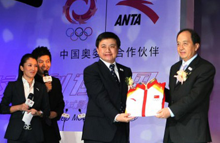 安踏发布领奖服装壮中国队声威