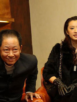 王志文陈坚红夫妇亮相鞋履店 高调秀恩爱