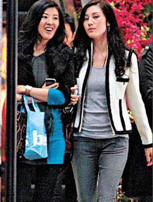 李嘉欣腹部微隆穿平底鞋 行动谨慎疑似怀孕