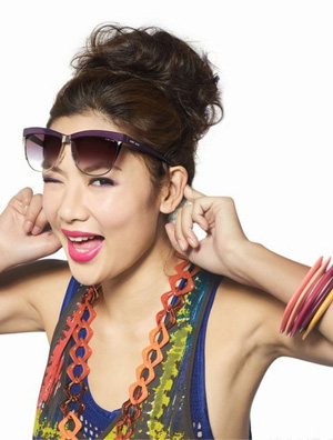 乐基儿穿靓鞋拍广告 经济坚决不靠黎明