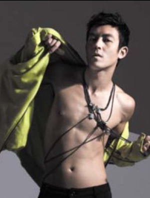 陈冠希大尺度代言Adidas鞋服 裸露照吸引眼球