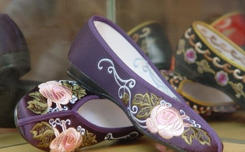 东海渔姑绣花鞋将亮相世博会