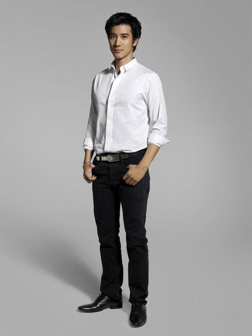 王力宏休闲鞋服为化妆品代言