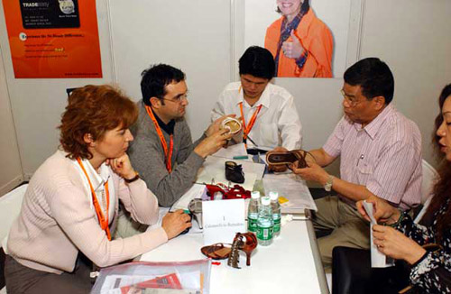 中国东盟自贸区建成促沙滩鞋热销菲律宾