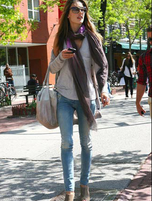 ������ɫЬ ���մ�����ԼŮ��