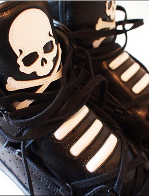 mastermind Japan����adidasϵ�м�����½�������Ƶ�