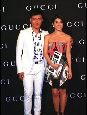 Ñî²ÉÄÝ´©ÂÞÂíÐ¬Ä¨ÐØÈ¹ÓëÙ¡´óΪ³öϯGUCCI»î¶¯ ±£ÑøµÃÒËÐÔ¸ÐÒÀ¾É