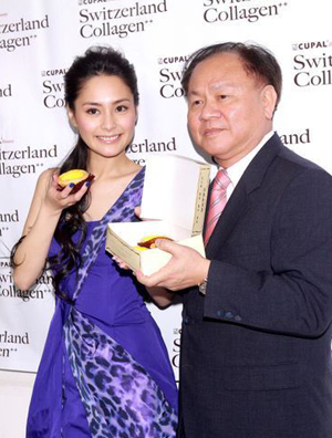 阿娇穿紫裙高跟鞋代言称胸部没缩水 与麦浚龙是朋友