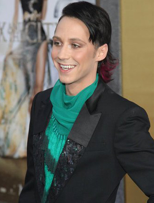 花滑美男约翰尼-威尔穿黑色西服皮鞋出席欲望都市2 与女星争艳