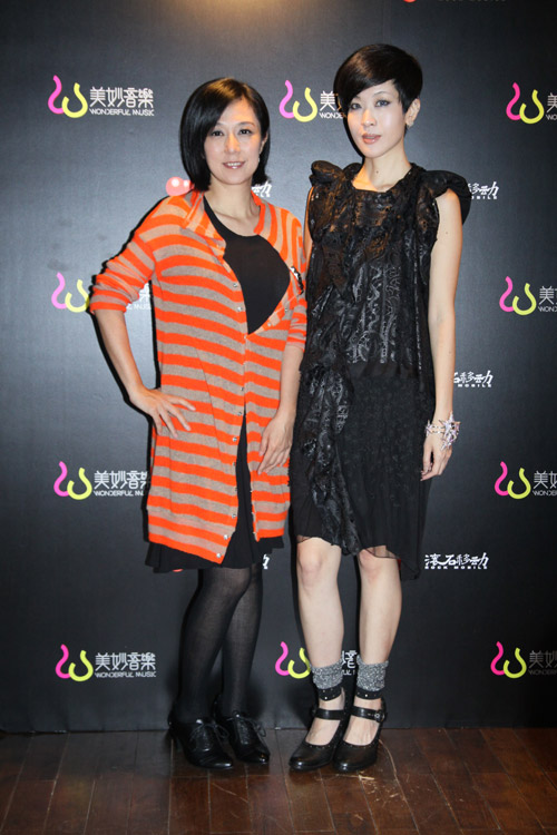 滚石移动开辟音乐新航线 陈珊妮黑色洋装超高细跟鞋亮相