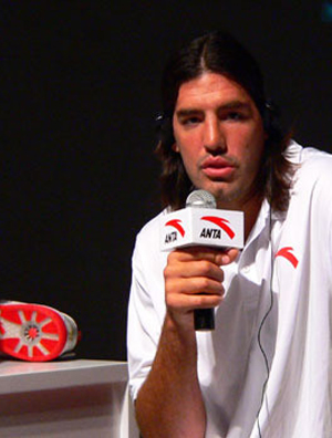 斯科拉安踏再续前缘 四克拉钻鞋闪倒阿根廷人