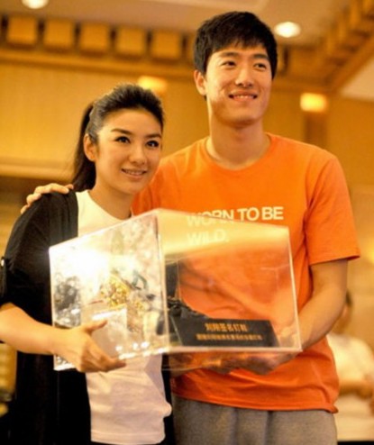 黄奕30万买走飞人刘翔跑鞋