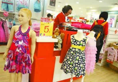 童装童鞋趋向成人化