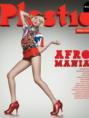 艳丽色彩塑料鞋 风靡时尚界