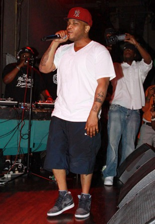 Styles P携乔丹篮球鞋亮相引爆全场