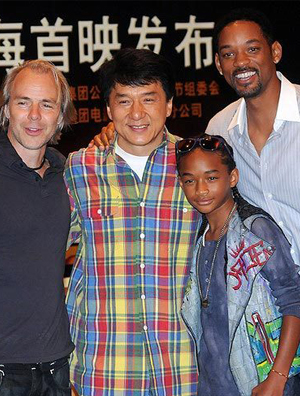 ³ÉÁú¸úÍþ¶ûÊ·ÃÜ˹´©×ÅʱÉÐЬ·þ³öϯ¼ÇÕß»á ÏÖ³¡Í¸Â©½Ì×Ó¡°ÃØ·½¡±