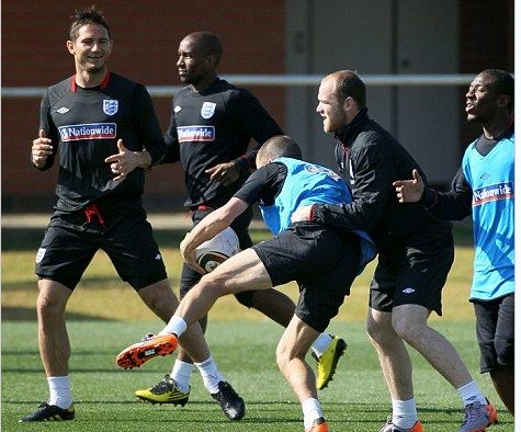 鲁尼、特里等球星穿袋鼠皮球鞋遭指责