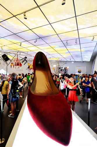 Òâ´óÀû¹ÝÄÚÕ¹³öÊÀ½ç¶¥¼¶Æ·ÅƸ÷ʽŮЬ