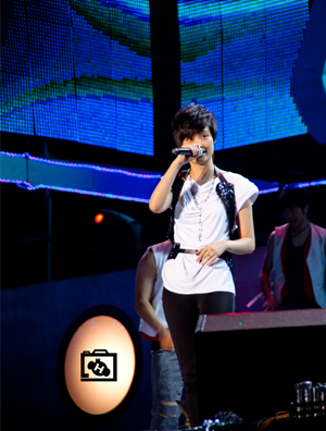 李宇春穿靴子T恤热舞人气压罗志祥 林志颖宁夏献唱