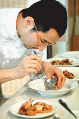 台湾厨师炒米粉惊艳迪拜富豪 著名媒体闻风采访