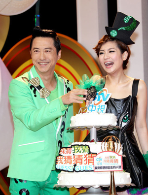 SELINA穿短裙高跟鞋联手庾澄庆接过吴宗宪《我猜》主持棒