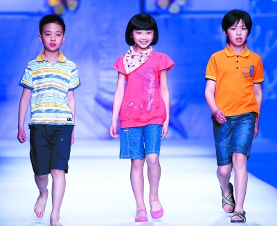 ȪÖÝ·Ä֯Ь·þÆóÒµÒýÈë¡°³±¡±ÔªËØ